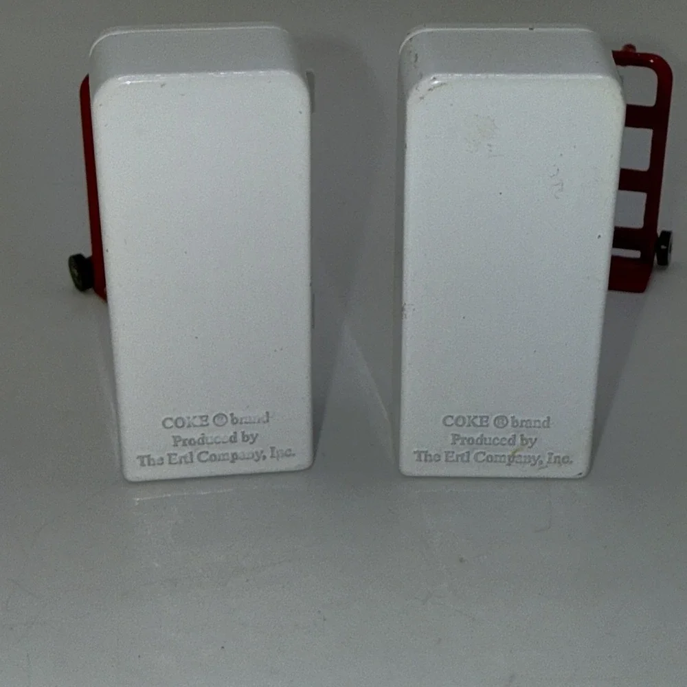 Lot (2) 1/25 Coca-Cola Coke Vending Machine‎ Dolly Die Cast